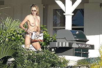 Heidi Klum topless in her hotel candids