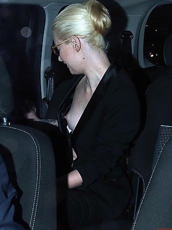 Iggy Azalea titslip paparazzi pics