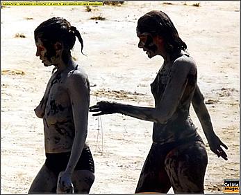 Isabella Ferrari and Valeria Golino caught topless on a beach