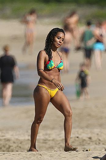 Jada Pinkett Smith caught in bikini in Hawaii