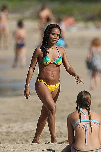 Jada Pinkett Smith caught in bikini in Hawaii