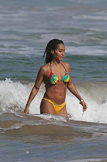 Jada Pinkett Smith caught in bikini in Hawaii