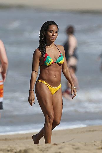 Jada Pinkett Smith caught in bikini in Hawaii