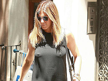 Jennifer Aniston pokies out in NYC