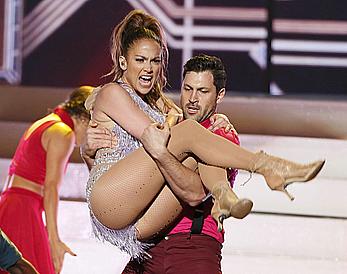 Jennifer Lopez sexy performs at 2013 American Music Awards