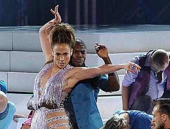 Jennifer Lopez sexy performs at 2013 American Music Awards