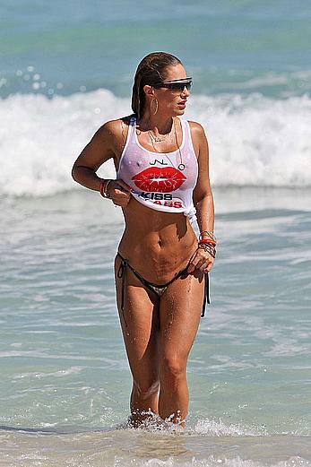 Jennifer Nicole Lee shows big boobs through wet transparent top on the beach in Miami