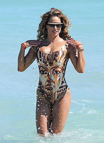 Jennifer Nicole Lee shows big boobs through wet transparent top on the beach in Miami