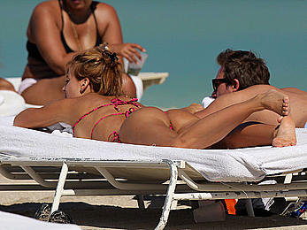 Busty Jesica Cirio areola slip on the beach in Miami