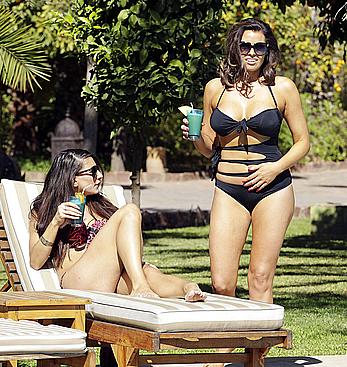 Jessica Wright nice cleavage in black bikini poolside shots