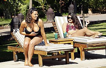 Jessica Wright nice cleavage in black bikini poolside shots