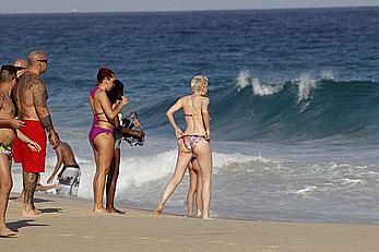 Jessie J seen out with friends on the beach in Leblon