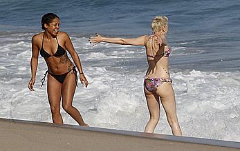 Jessie J seen out with friends on the beach in Leblon