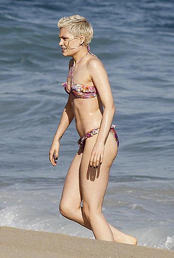 Jessie J seen out with friends on the beach in Leblon