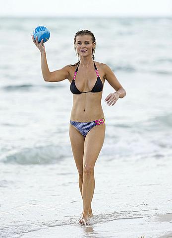 Joanna Krupa sexy in bikini on the beach