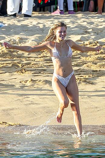 Josie Canseco flashes her nude boobs in bikini in Cabo San Lucas