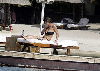 Karen Mulder relaxing topless in Mauritus near the beach