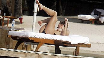 Karen Mulder relaxing topless in Mauritus near the beach