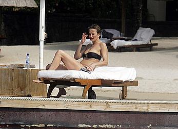 Karen Mulder relaxing topless in Mauritus near the beach