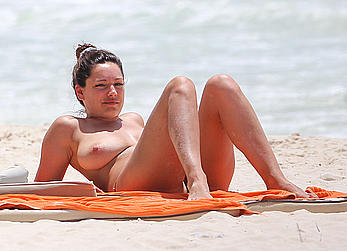 Kelly Brook caught topless on the beach in Cancun