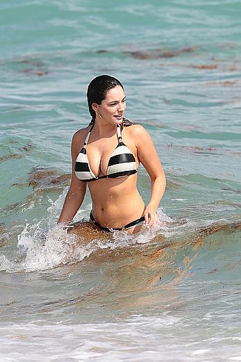 Busty Kelly Brook shows deep cleavage on the beach