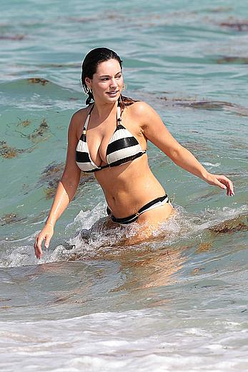 Busty Kelly Brook shows deep cleavage on the beach