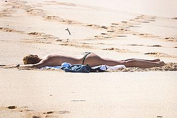 Kelly Rohrbach topless on a beach paparazzi photos