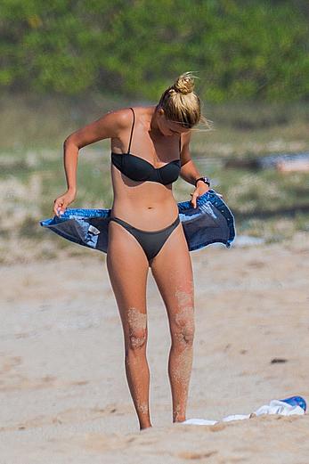 Kelly Rohrbach topless on a beach paparazzi photos