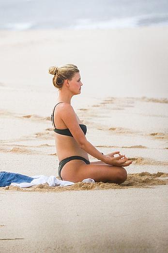 Kelly Rohrbach topless on a beach paparazzi photos