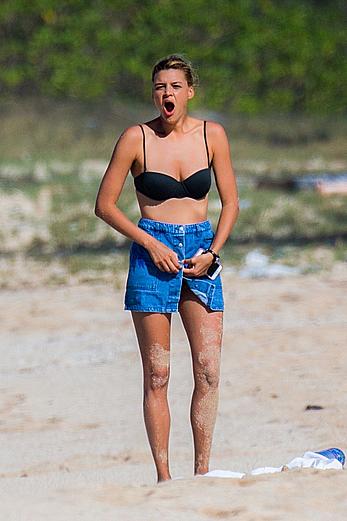 Kelly Rohrbach topless on a beach paparazzi photos