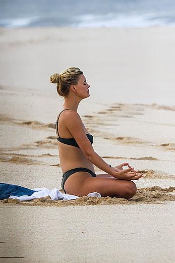 Kelly Rohrbach topless on a beach paparazzi photos