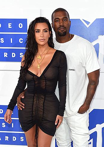 Kim Kardashian looking sexy at 2016 MTV Video Music Awards