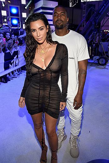 Kim Kardashian looking sexy at 2016 MTV Video Music Awards