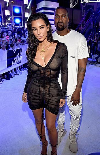 Kim Kardashian looking sexy at 2016 MTV Video Music Awards