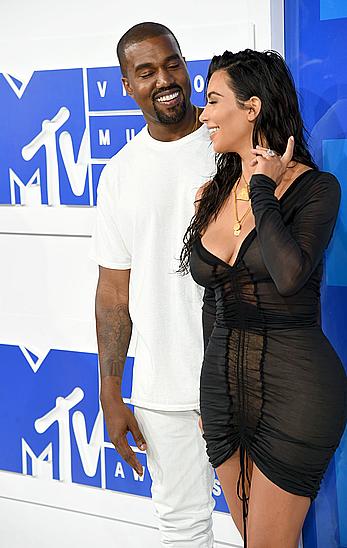 Kim Kardashian looking sexy at 2016 MTV Video Music Awards