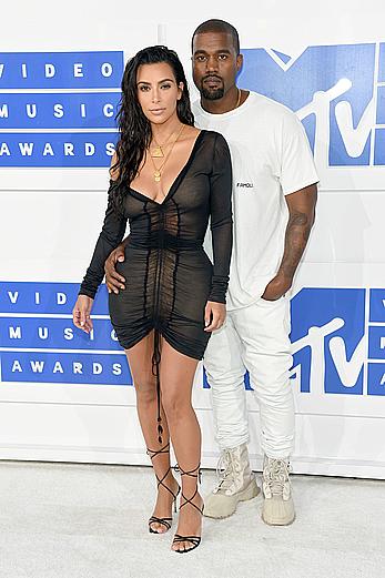 Kim Kardashian looking sexy at 2016 MTV Video Music Awards