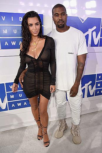 Kim Kardashian looking sexy at 2016 MTV Video Music Awards