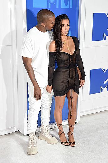 Kim Kardashian looking sexy at 2016 MTV Video Music Awards