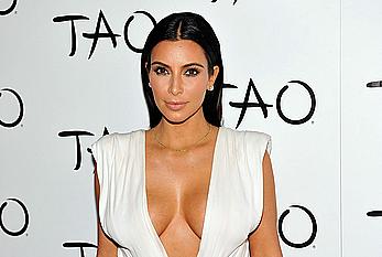 Kim Kardashian celebrates her birthday at Tao Nightclub, shows nice cleavage