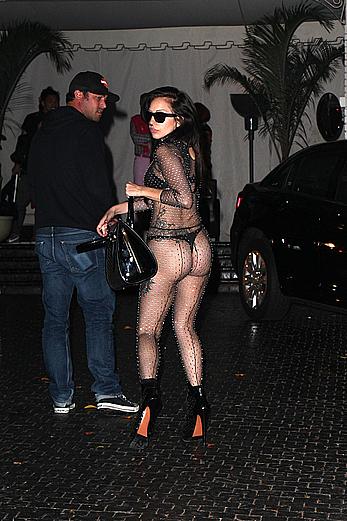 Lady Gaga exposed her ass in tiny a tongs