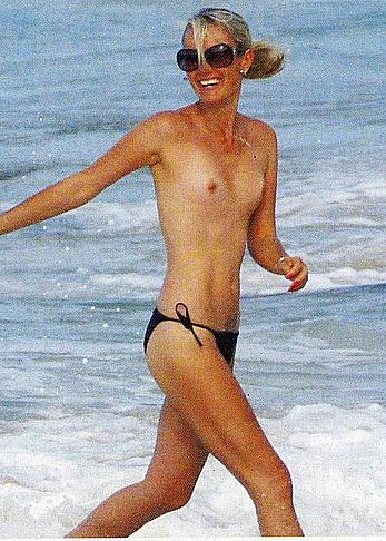 Laeticia Hallyday topless and fully nude 