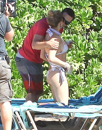 LeAnn Rimes ass crack in bikini in Mexico