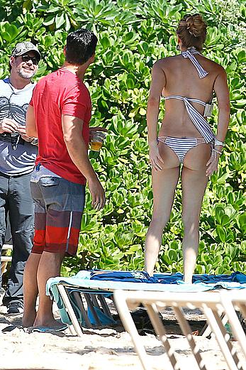 LeAnn Rimes ass crack in bikini in Mexico