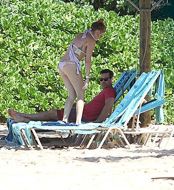 LeAnn Rimes ass crack in bikini in Mexico