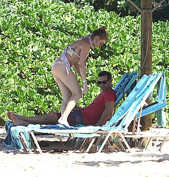 LeAnn Rimes ass crack in bikini in Mexico