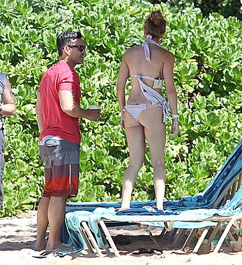 LeAnn Rimes ass crack in bikini in Mexico