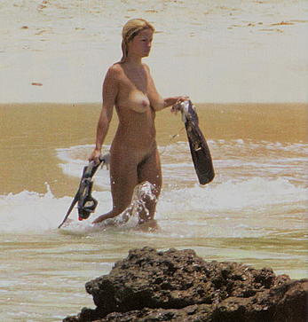 Lisa Marie fully nude in a ocean paparazzi pics