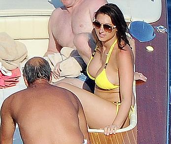 Luisa Zissman sexy in yellow bikini candids