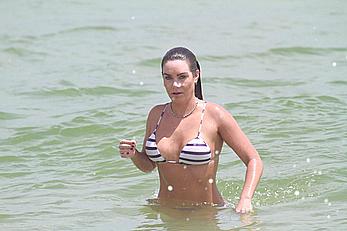 Luizeani Altenhofen caught in bikini on the beach of Barra da Tijuca