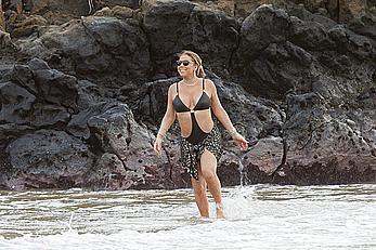 Mariah Carey nipple slip in bikini in Hawaii